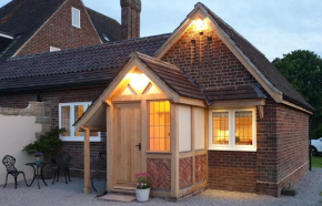 Exclusive Holiday Accommodation - Bancroft Cottage